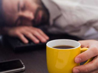 معرفی 6 دلیلی که ممکن است قهوه باعث خواب آلودگی شود / تأثیر جالب ترکیب قهوه و عسل بر بدن