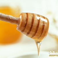 مصرف موضعی عسل خام، راهکاری برای مشکلات پوستی شما