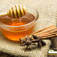 آیا می توانید از عسل برای درمان رفلکس اسید معده استفاده کنید؟