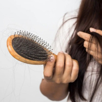 توقف  شگفت انگیز  ریزش موی سر با یک ترکیب گیاهی معجزه گر