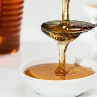 خواص باورنکردنی ریختن عسل در چشم / از درمان آب مروارید تا عفونت های چشمی
