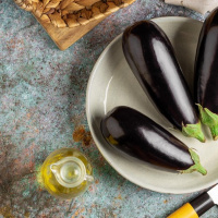 خواص بی نظیر پوست بادمجان برای درمان دیابت / طرز تهیه دمنوش پوست بادمجان با عسل