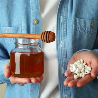 درمان سریع سرماخوردگی و گلو درد با عسل بدون مصرف داروهای شیمیایی