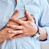 بررسی اثرات گرده گل بر کاهش درد قفسه سینه