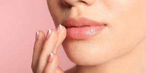 چند راهکار طبیعی و آسان برای از بین بردن پوسته پوسته های اطراف دهان