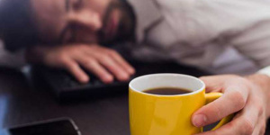 معرفی 6 دلیلی که ممکن است قهوه باعث خواب آلودگی شود / تأثیر جالب ترکیب قهوه و عسل بر بدن