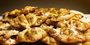 طرز تهیه گوش فیل حصیری خوشمزه با شربت عسلی